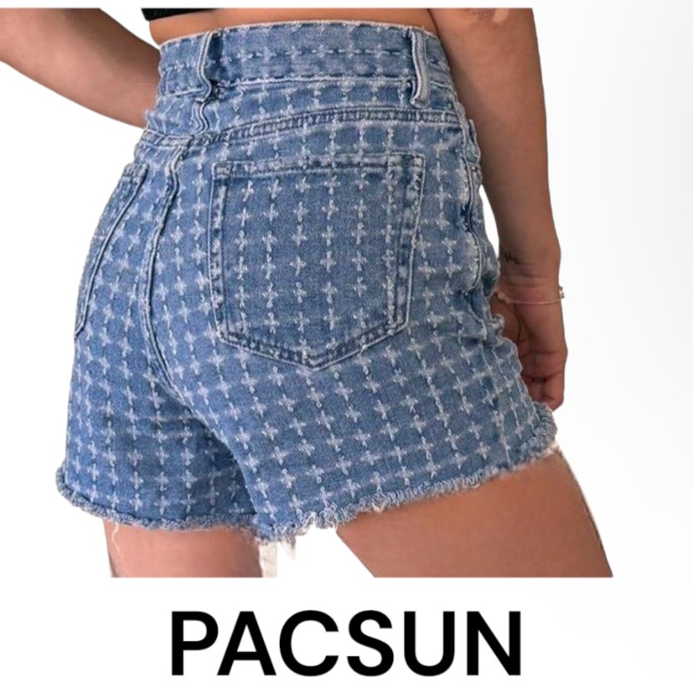 Authentic PACSUN distressed denim 90s girlfriend high waisted shorts size 28